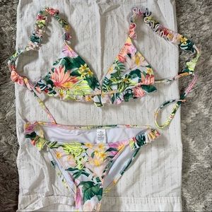 BRAND NEW ruffle bikini set